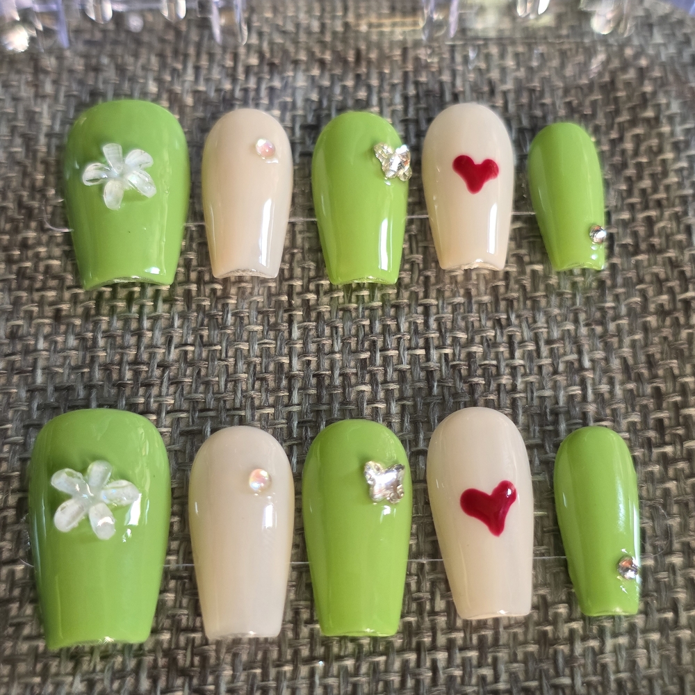 45. Green and Cream Nail Art Set